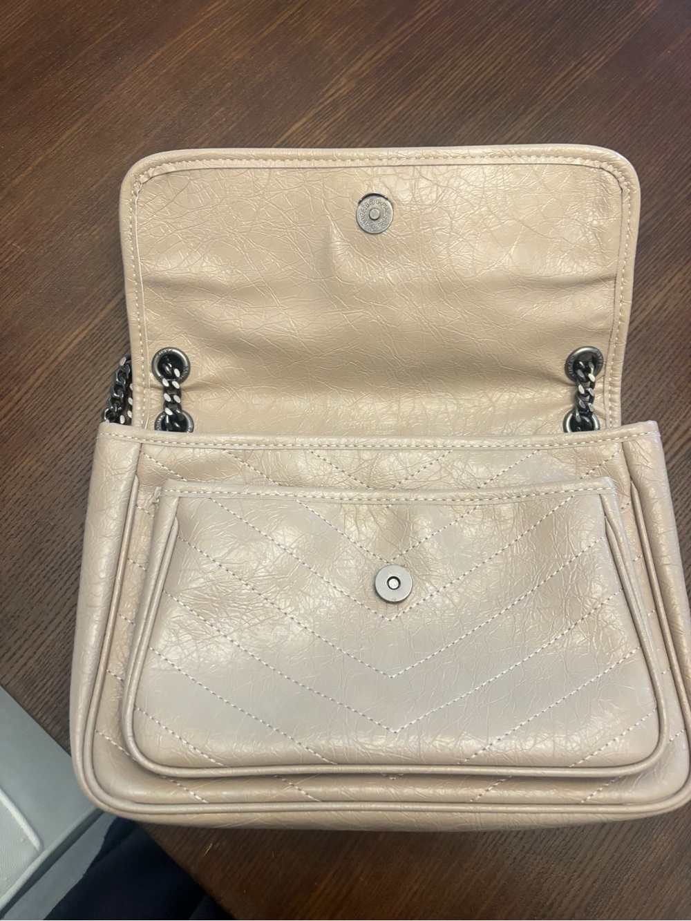 Beige Quilted Leather Shoulder Bag with designer inspired Logo silver chain - Picture 5 of 9